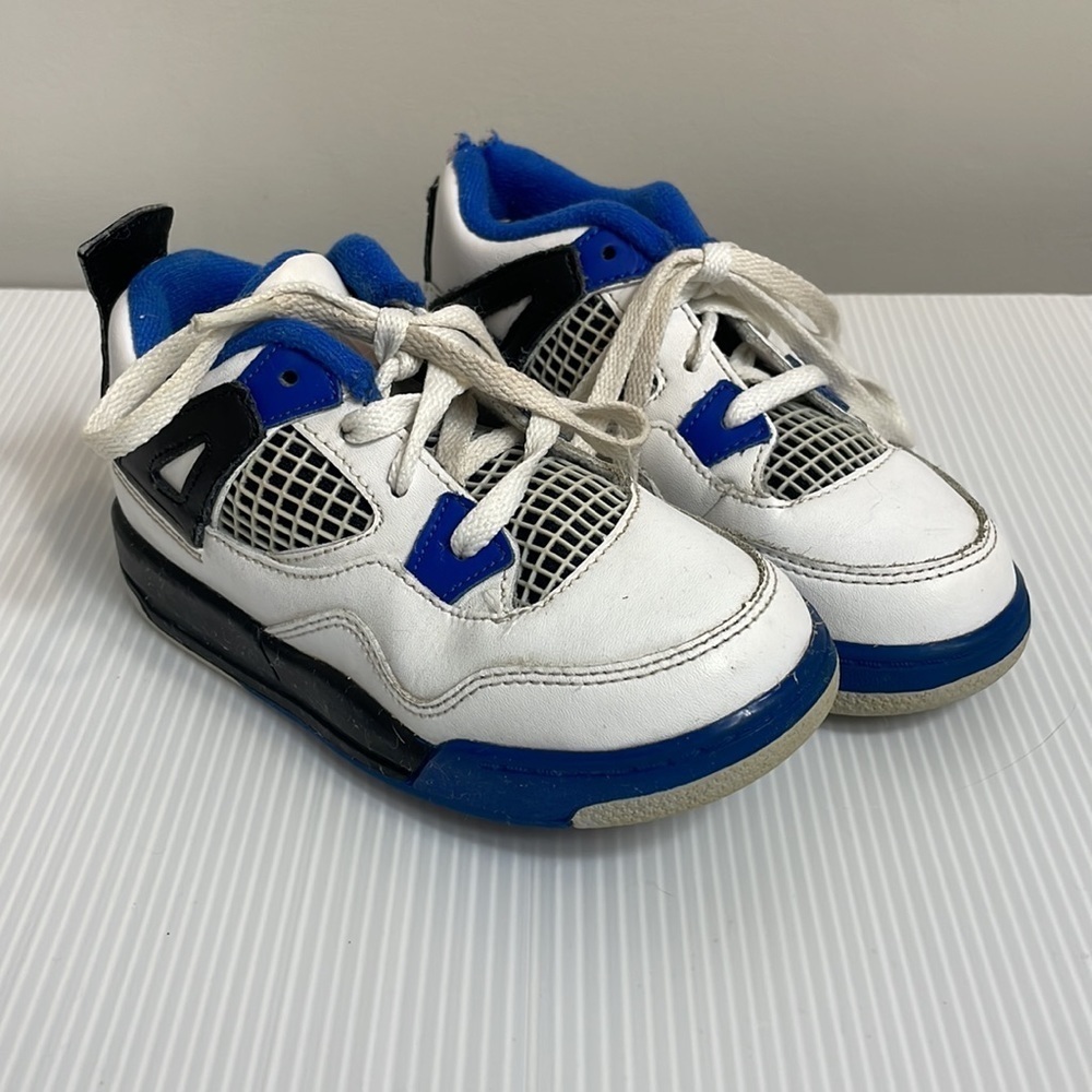 Jordan low top sneakers FLAWED boys size 9C